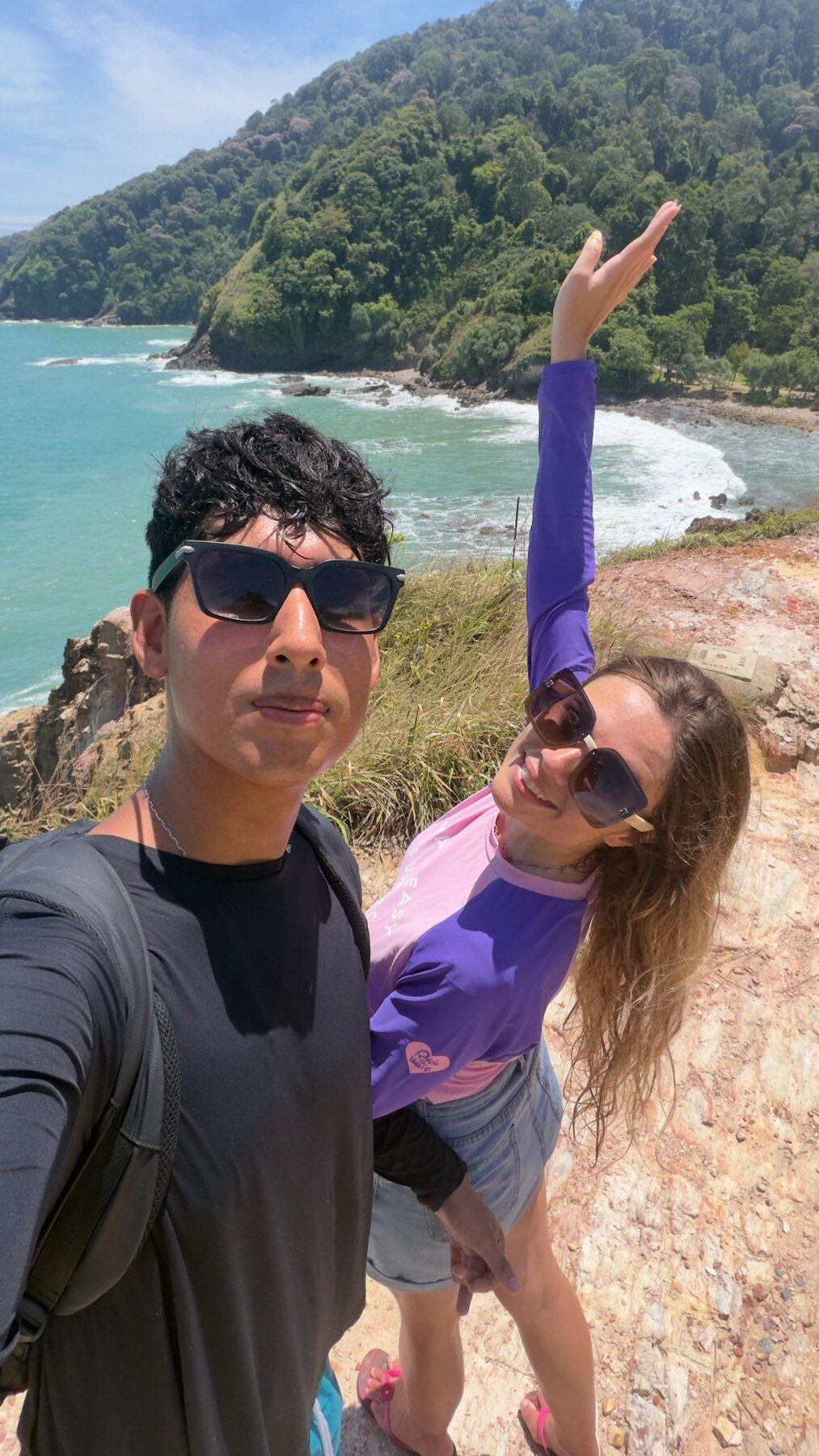 Joyce e Ayrton em uma praia